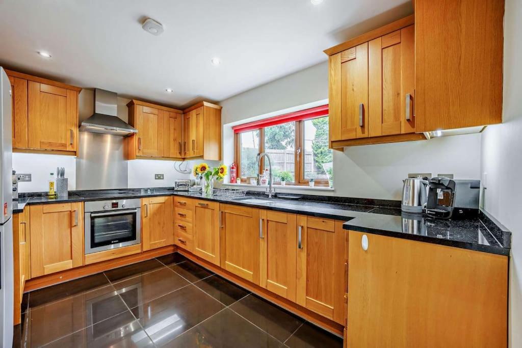 Beautiful 4-5 Bedroom Village House With Rural Views Salford  Ngoại thất bức ảnh