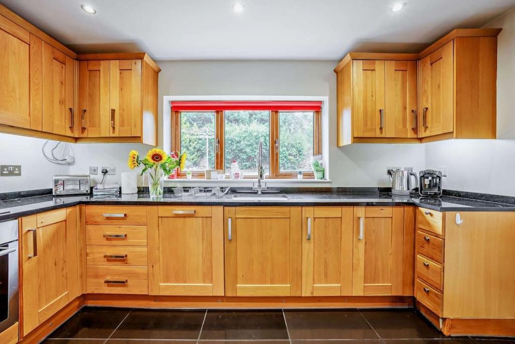 Beautiful 4-5 Bedroom Village House With Rural Views Salford  Ngoại thất bức ảnh